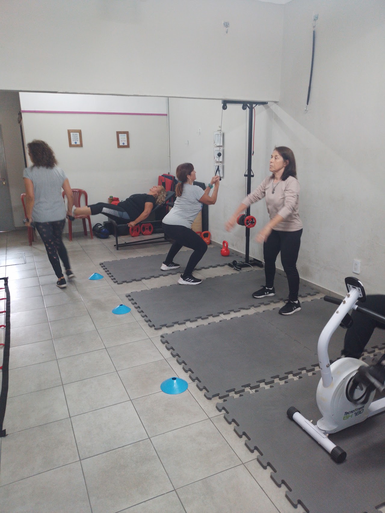Clase de entrenamiento en Mas55Gym